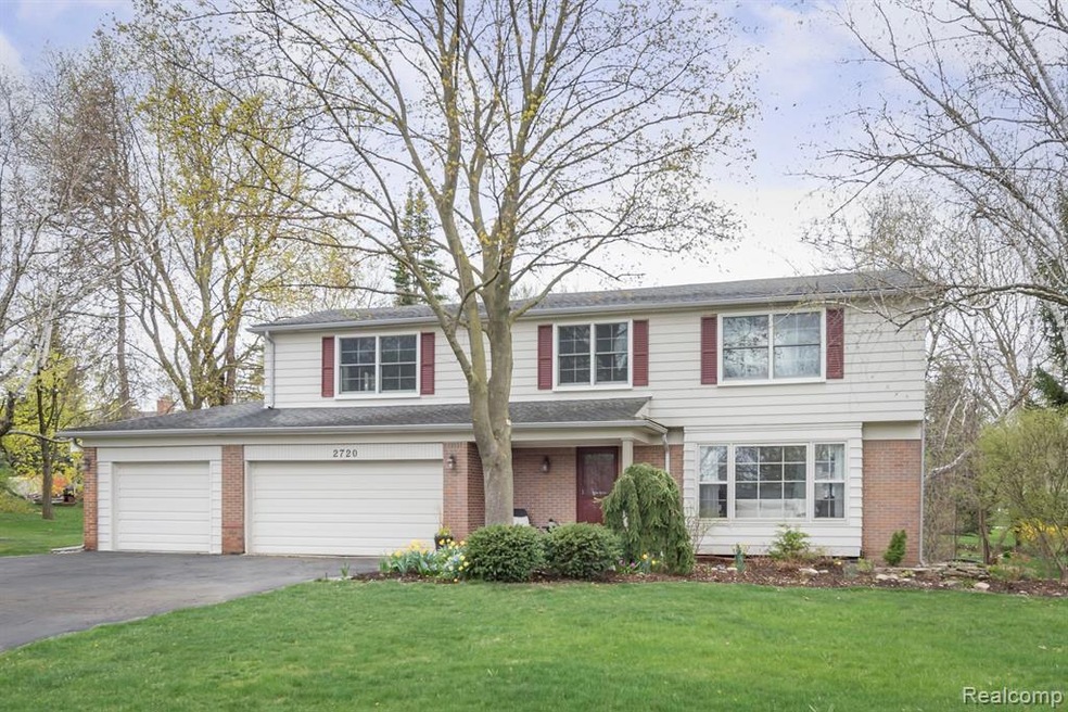 2720 Bridle Rd, Bloomfield Hills, MI 48304 - photo 1