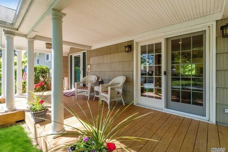 19 Woodridge Ln, Sea Cliff, NY 11579 - photo 1