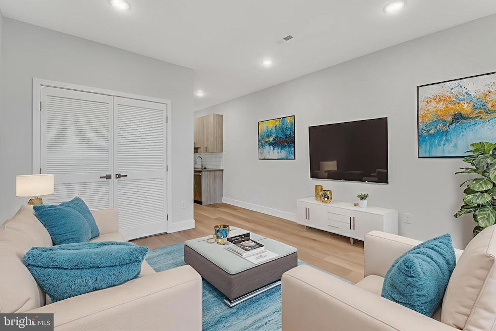 1243 W Westmoreland St unit C, Philadelphia, PA 19140 - photo 1