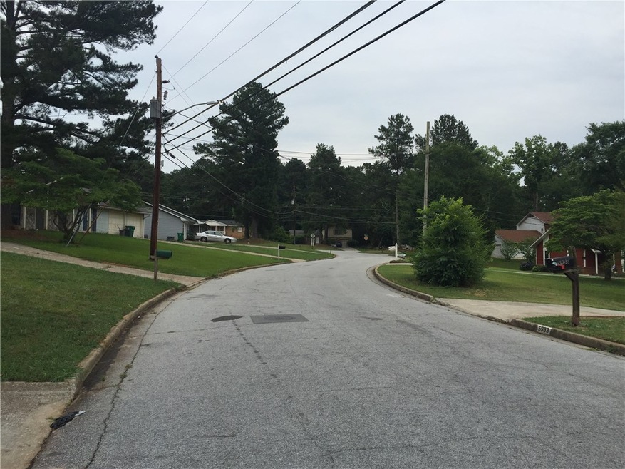 5933 Bobbin Ln, Lithonia, GA 30058 - photo 1