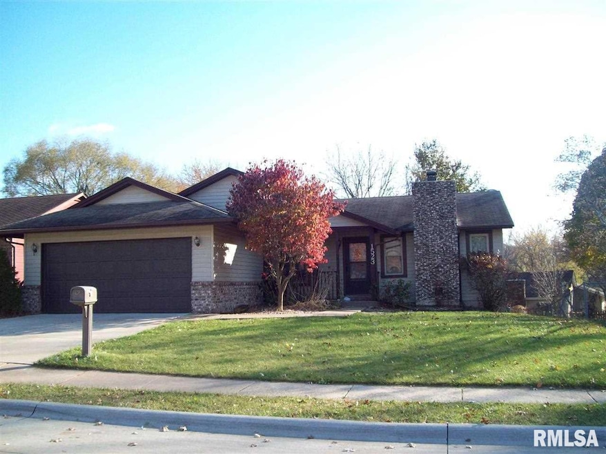 1523 W 47th St, Davenport, IA 52806 - photo 1