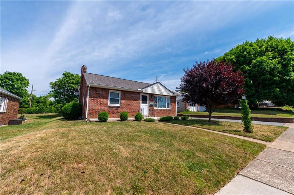 917 Walnut St, Emmaus, PA 18049 - photo 1