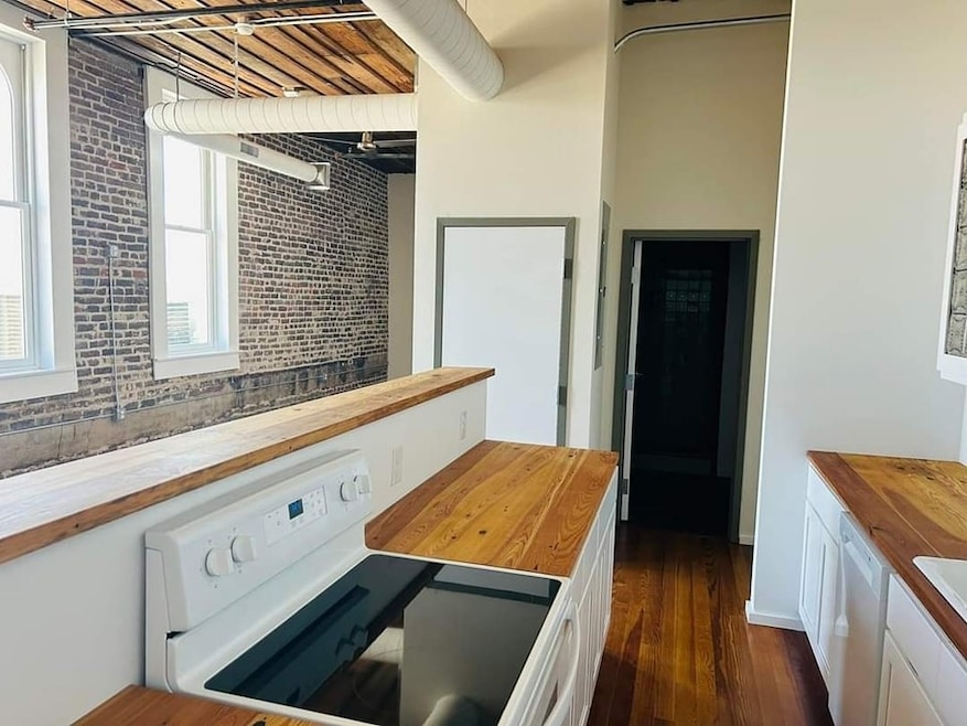 201 E Chambers St unit 204, Cleburne, TX 76031 - photo 1