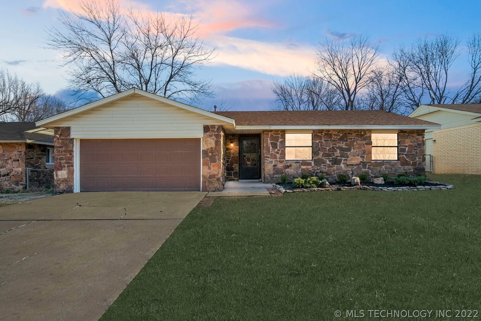 1649 S Sycamore Ave, Broken Arrow, OK 74012 - photo 1