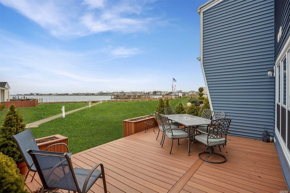 100 Baker Ct unit 114, Island Park, NY 11558 - photo 1