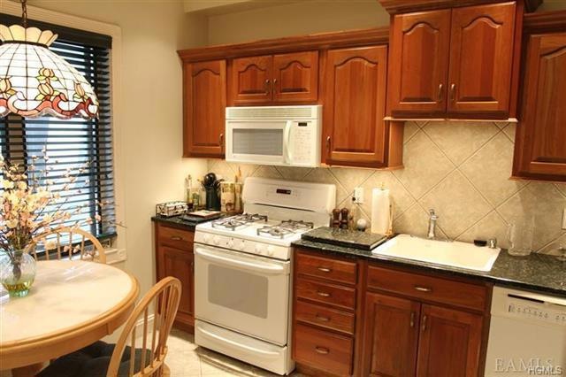 100 Chateau Ln unit 25, Hawthorne, NY 10532 - photo 1