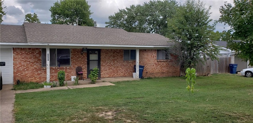 2337 W Alpine Cir, Siloam Springs, AR 72761 - photo 1