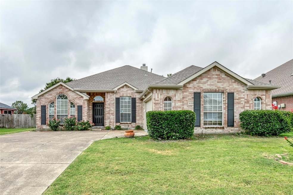 Ranch-style house with a front yard