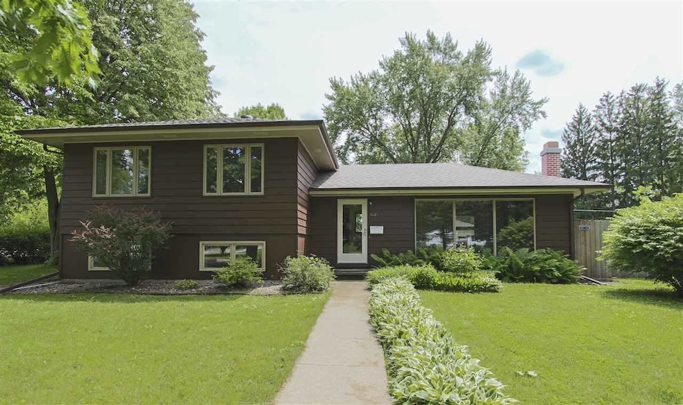 1623 Lilac Ln, Cedar Falls, IA 50613 - photo 1