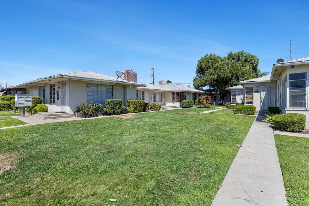 2414 N 1st St, Fresno, CA 93703 - photo 1