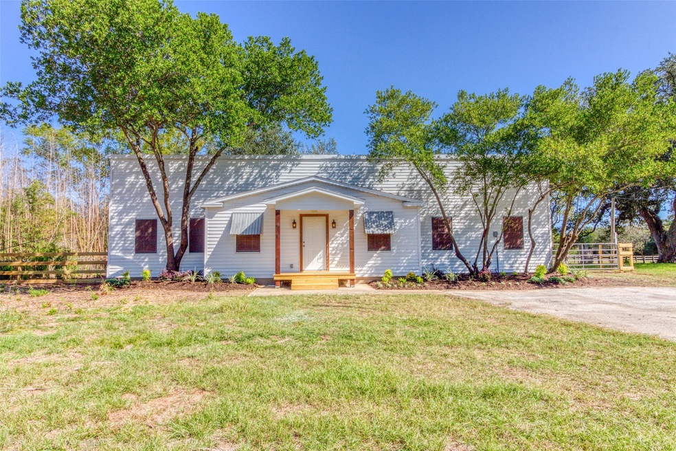 1006 Hamilton St, Waller, TX 77484 - photo 1