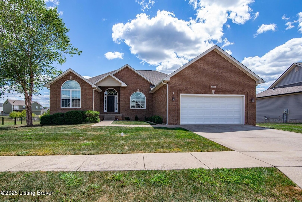 230 Royal Birkdale Ct, Vine Grove, KY 40175 - photo 1