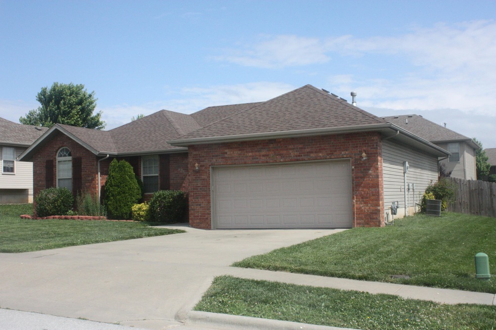 885 W Crestwood St, Nixa, MO 65714 - photo 1
