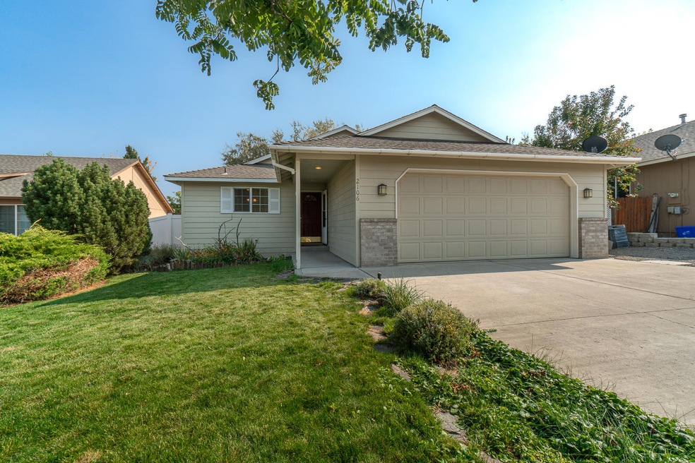 2106 SW 35th Place, Redmond, OR 97756 - photo 1