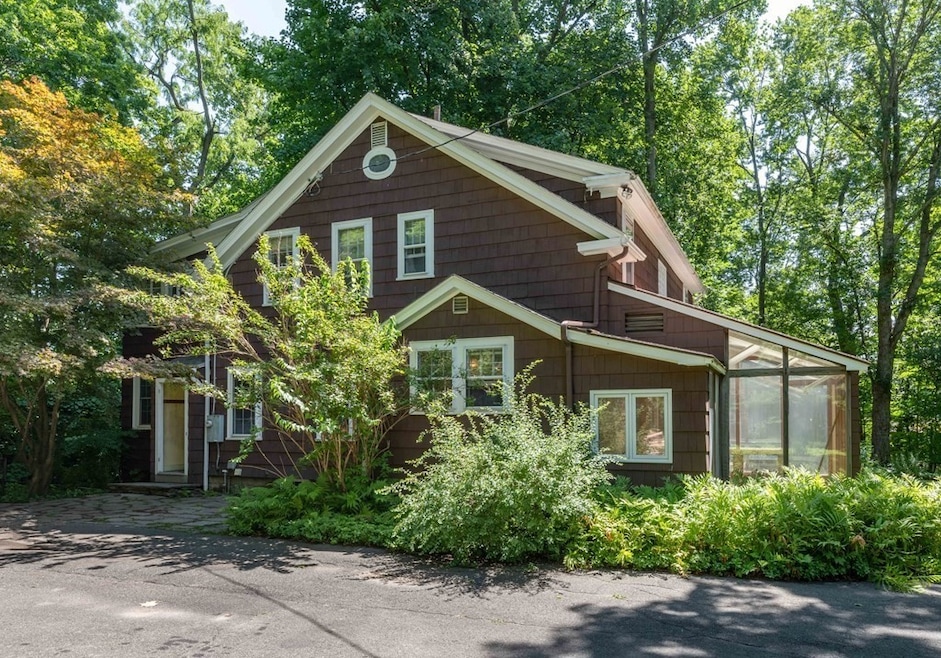 34 Dewey Ct, Northampton, MA 01060 - photo 1