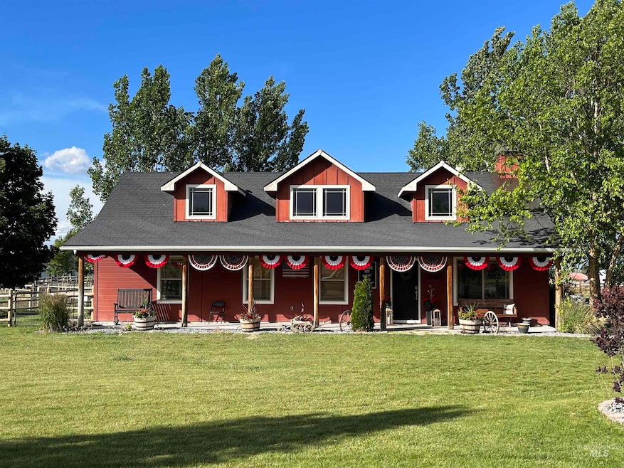 2562 Royal Vista Dr, Homedale, ID 83628 - photo 1