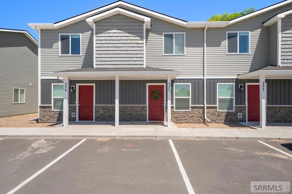 For Sale $225,000 • Co-Listing Agent