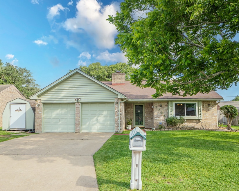 2709 El Camino St, Bay City, TX 77414 - photo 1