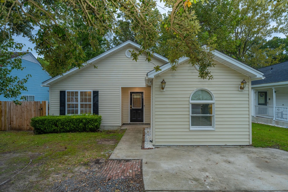 8134HoneysuckleLakeDr002