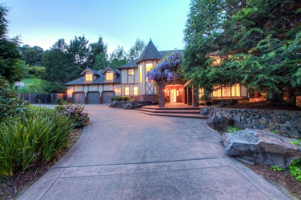 Welcome to 10 Sagebrush Court in Peacock Greens