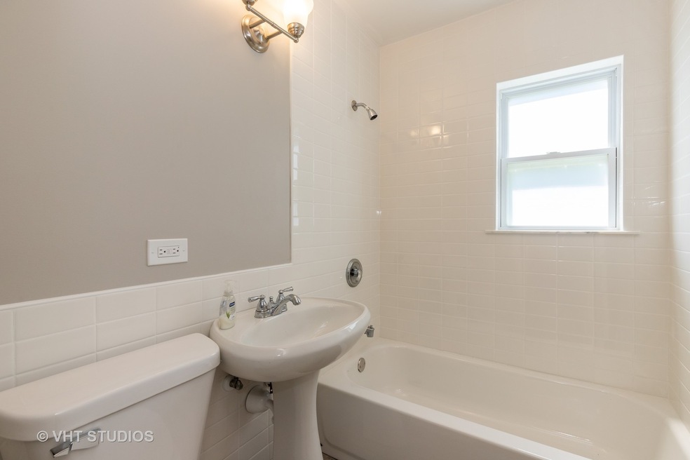 2715 Navajo Rd, Waukegan, IL 60087 - photo 1