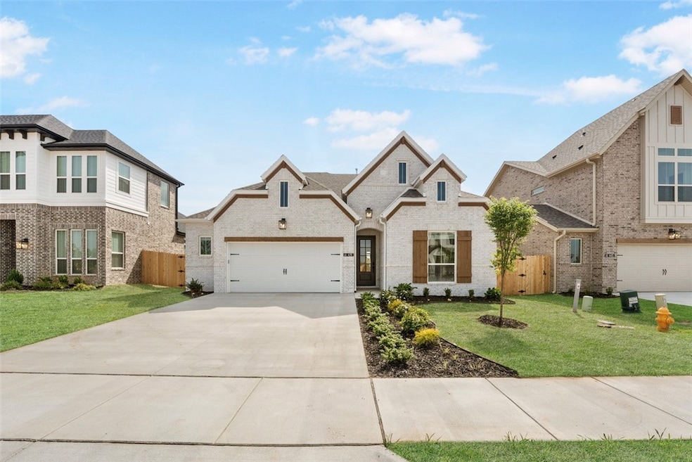 For Sale $572,505 • Co-Listing Agent