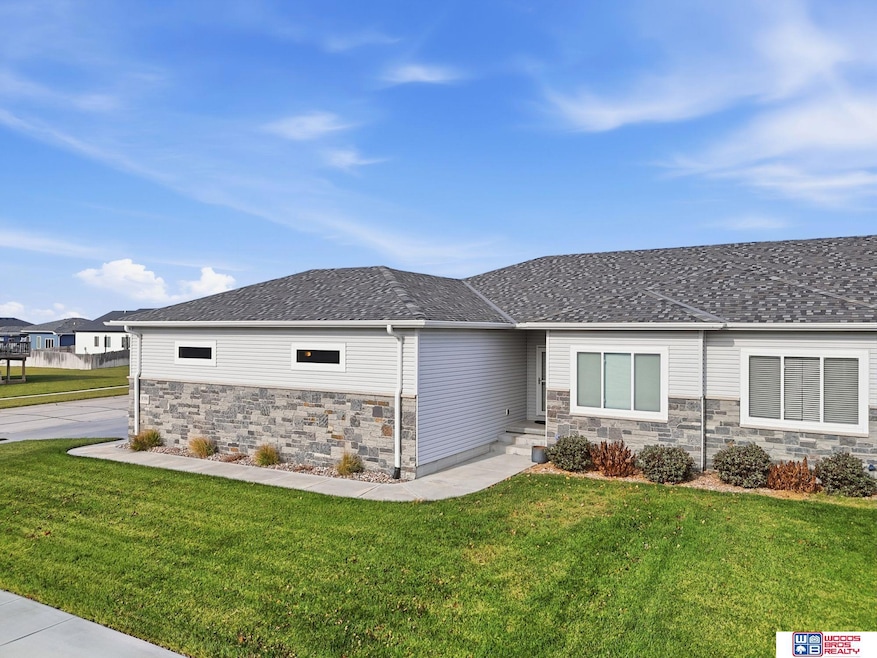 8300 Yankee Woods Dr, Lincoln, NE 68516 - photo 1