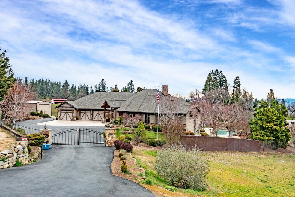 2316 W Hillside Dr, Central Point, OR 97502 - photo 1