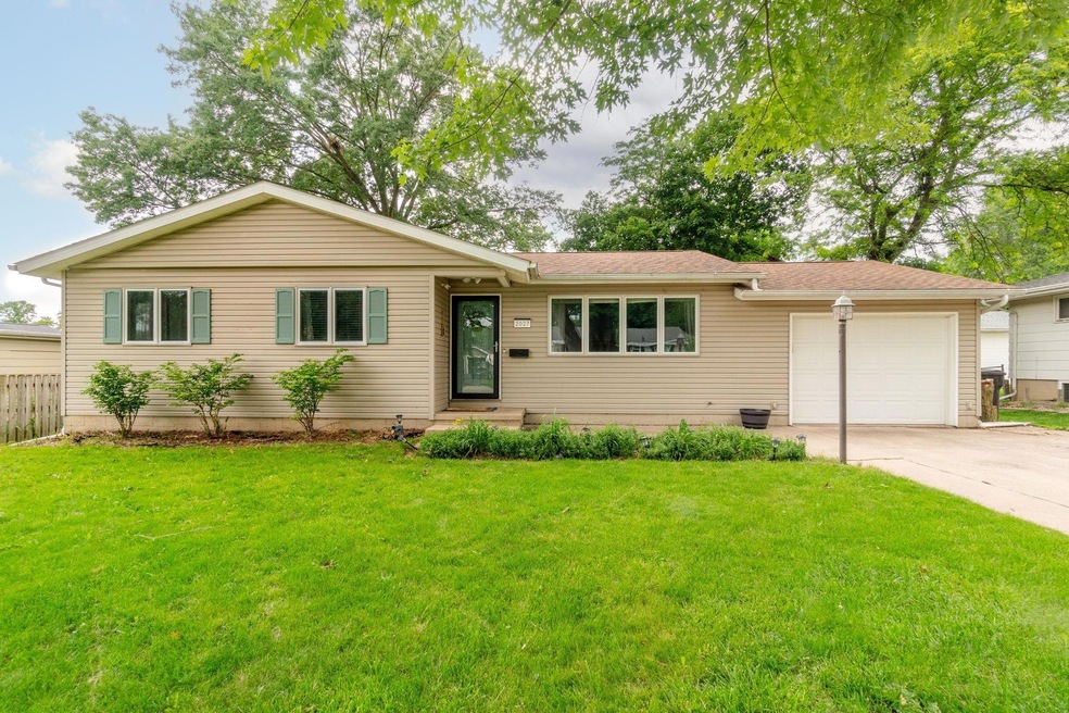 2027 White Way, Cedar Falls, IA 50613 - photo 1