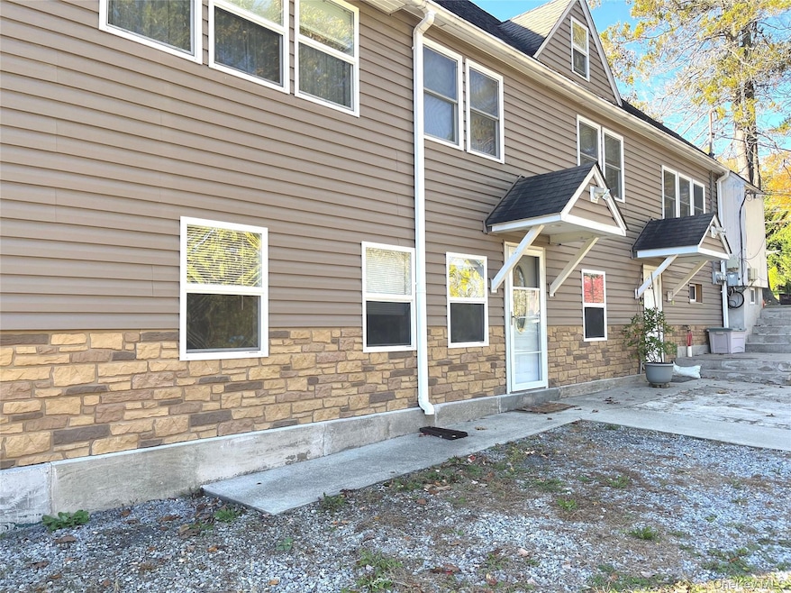 185 Osborne Hill Rd unit 2, Fishkill, NY 12524 - photo 1