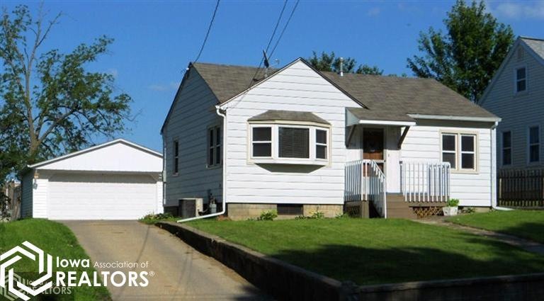 914 1st St N, Newton, IA 50208 - photo 1