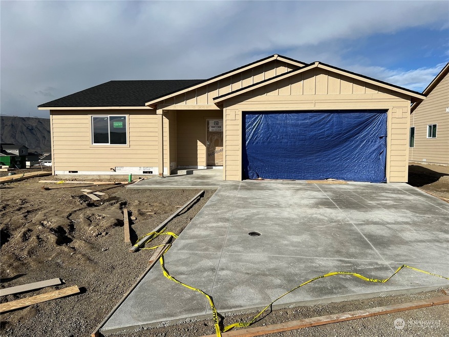 330 N Newark Ave, East Wenatchee, WA 98802 - photo 1