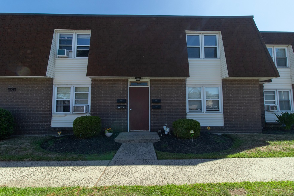 117 Kenneth St unit B, East Haven, CT 06512 - photo 1