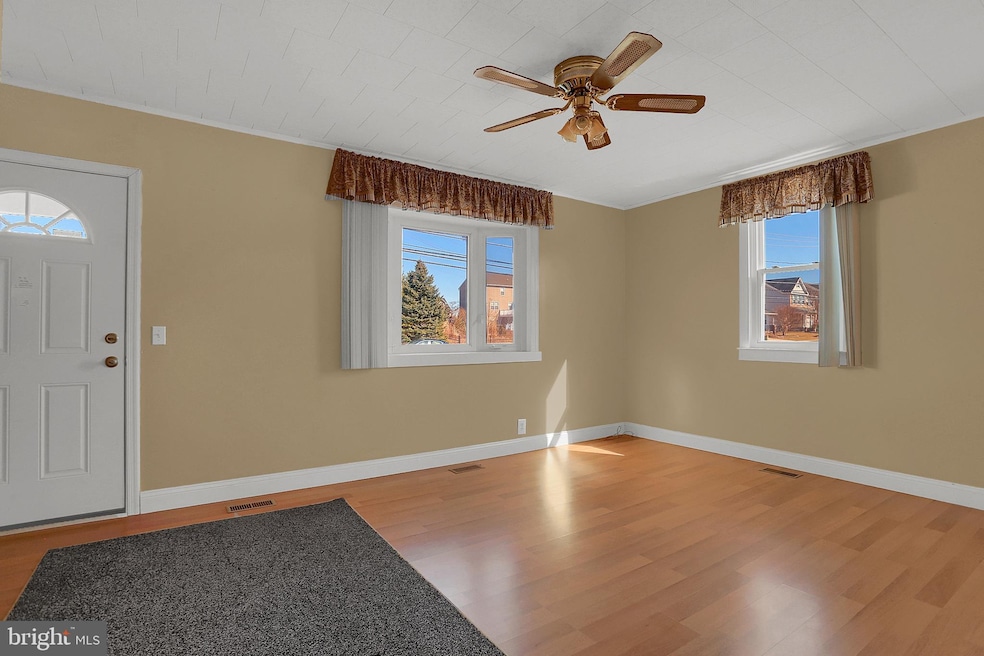 905 Academy Ave, Owings Mills, MD 21117 - photo 1