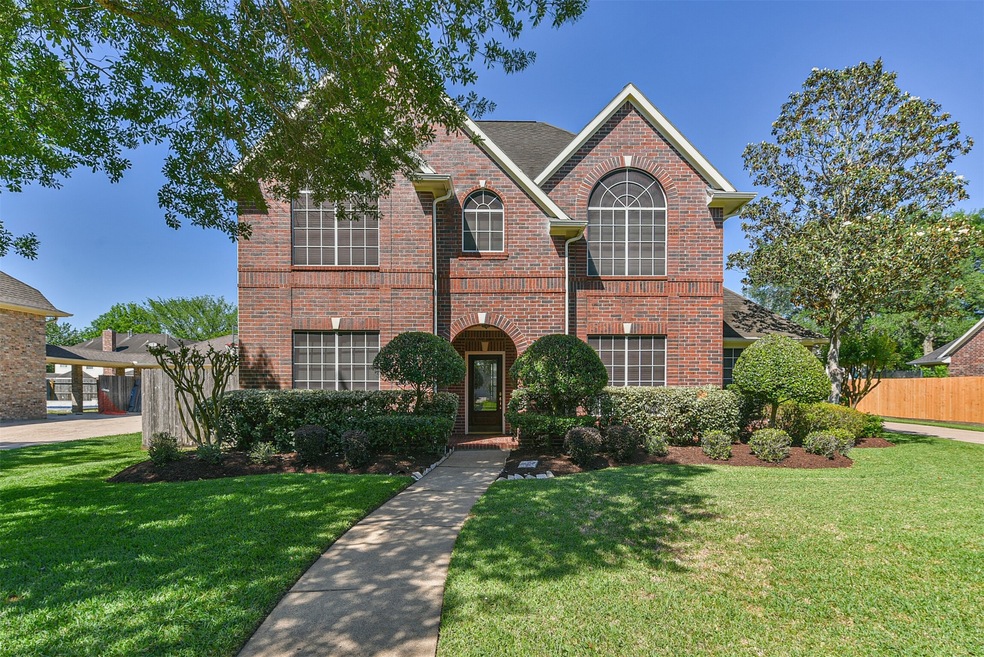 1905 Pebble Ln, Friendswood, TX 77546 - photo 1