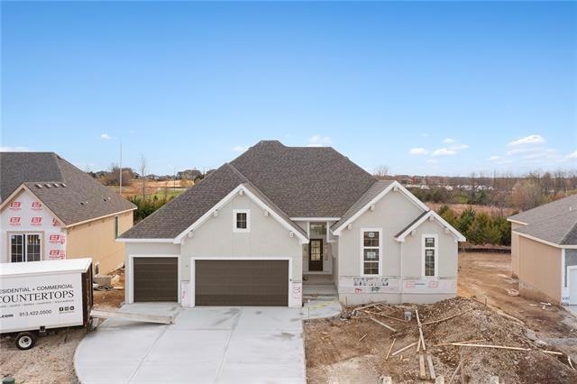 9342 Carbondale St, Lenexa, KS 66227 - photo 1