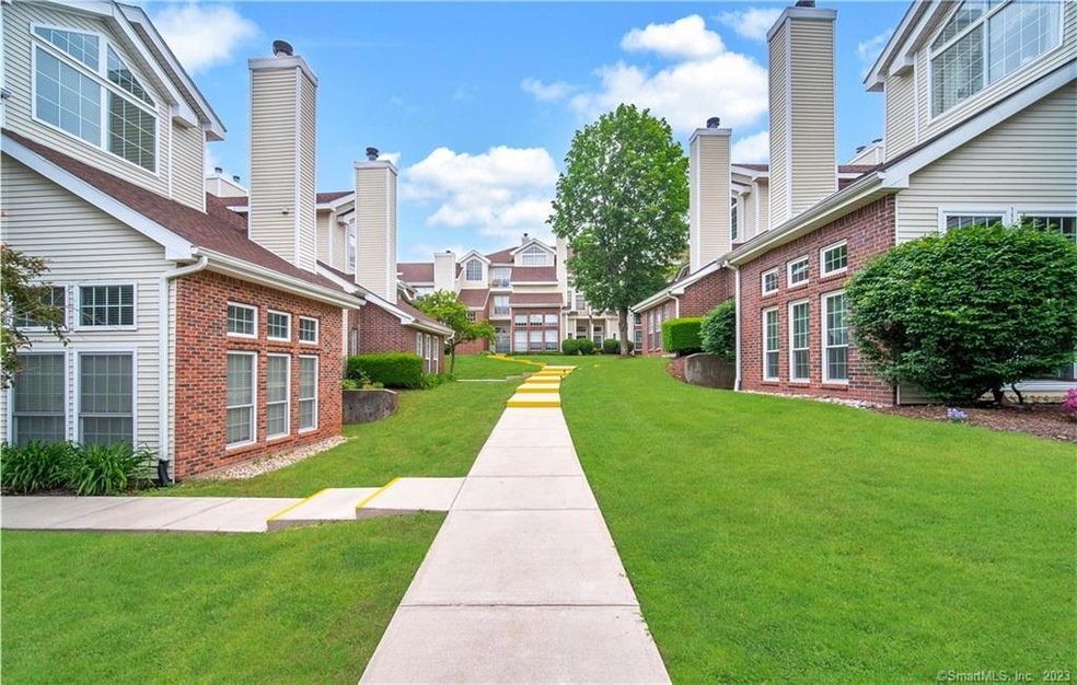 139 Carriage Crossing Ln unit 139, Middletown, CT 06457 - photo 1