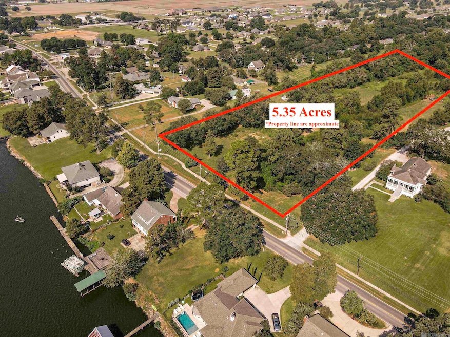 1304 False River Dr, New Roads, LA 70760 - photo 1