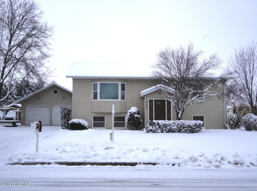 350 2nd St NE, Plainview