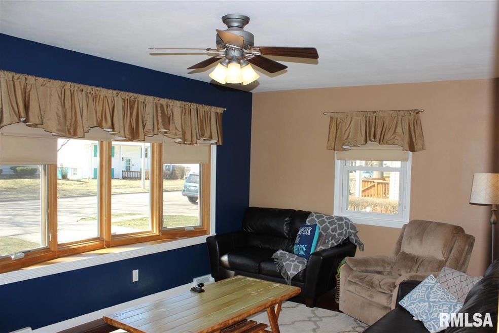 2012 W 35th St, Davenport, IA 52806 - photo 1