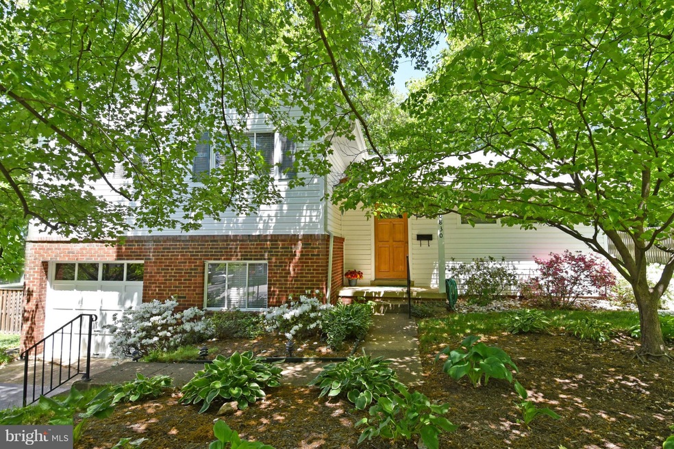 10830 Charles Dr, Fairfax, VA 22030 - photo 1