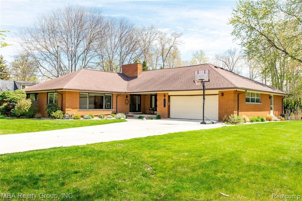 22145 Forest Dr - Front elevation