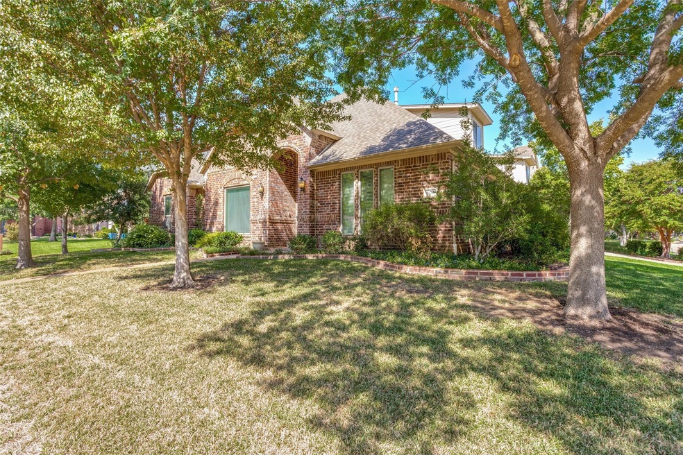 600 Hickory Ct, Hurst, TX 76054 - photo 1