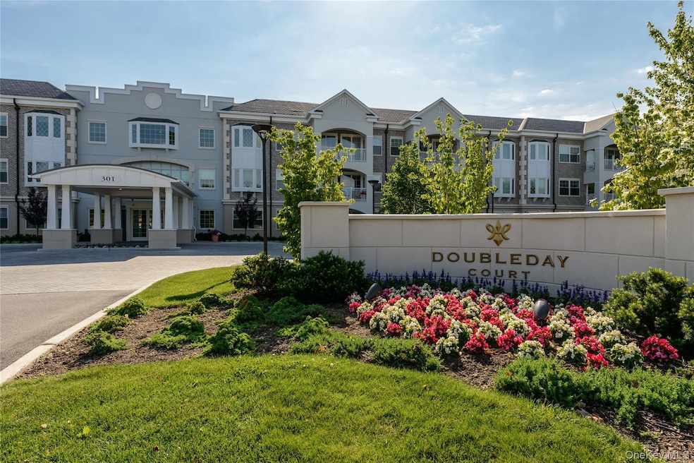 301 Franklin Ave unit 114, Garden City, NY 11530 - photo 1