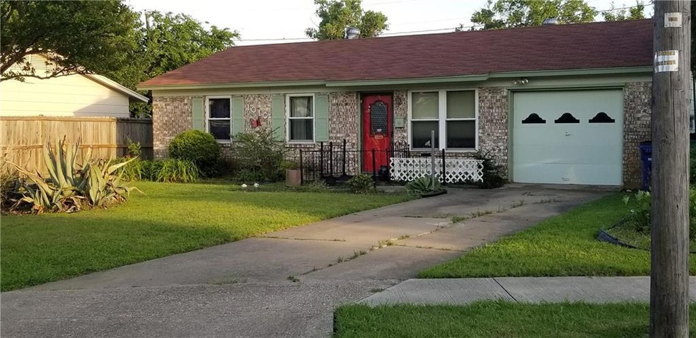 I've some things other homes around here don't, Du