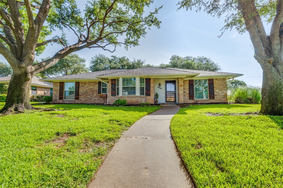 2020 Normandy Dr, Hurst, TX 76054 - photo 1