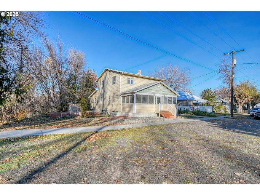 261 SW 2nd St, Pilot Rock, OR 97868 - photo 1