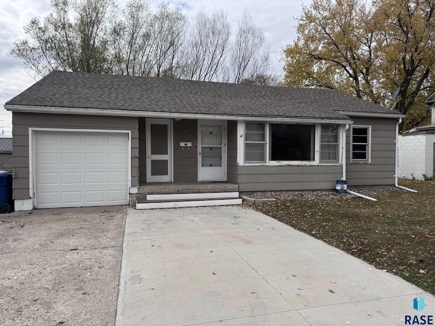 303 S Marshall St, Rock Rapids, IA 51246 - photo 1