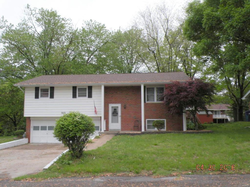 3105 Mary Dr, Maryville, IL 62062 - photo 1