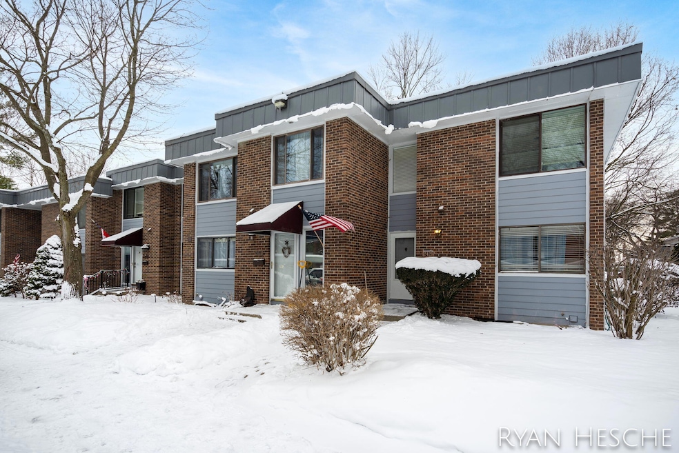 1-web-or-mls-2431 E Collier-1
